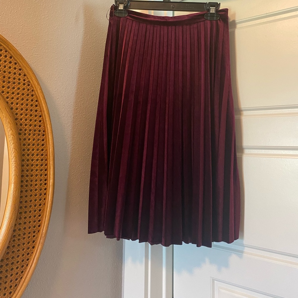 CHELSEA & VIOLET Velvet Skirt